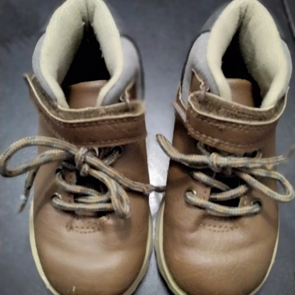 Carters Kim Unisex Boot For Kids   Size 7